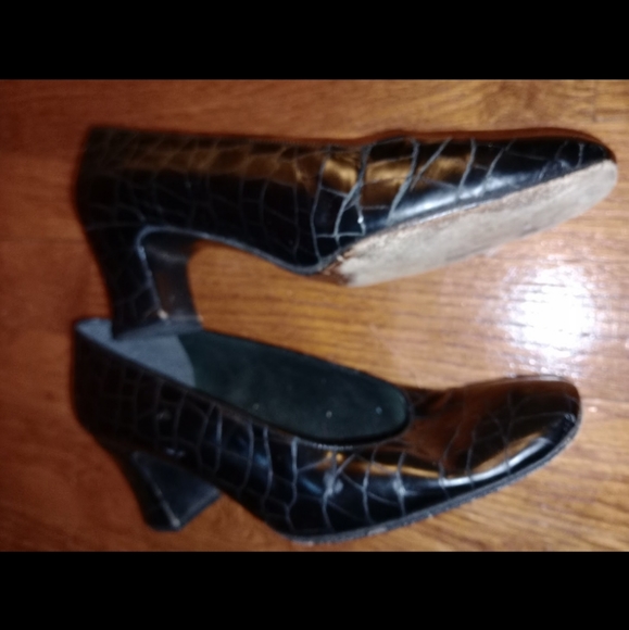 Stuart Weitzman brown croc heels - Picture 5 of 5